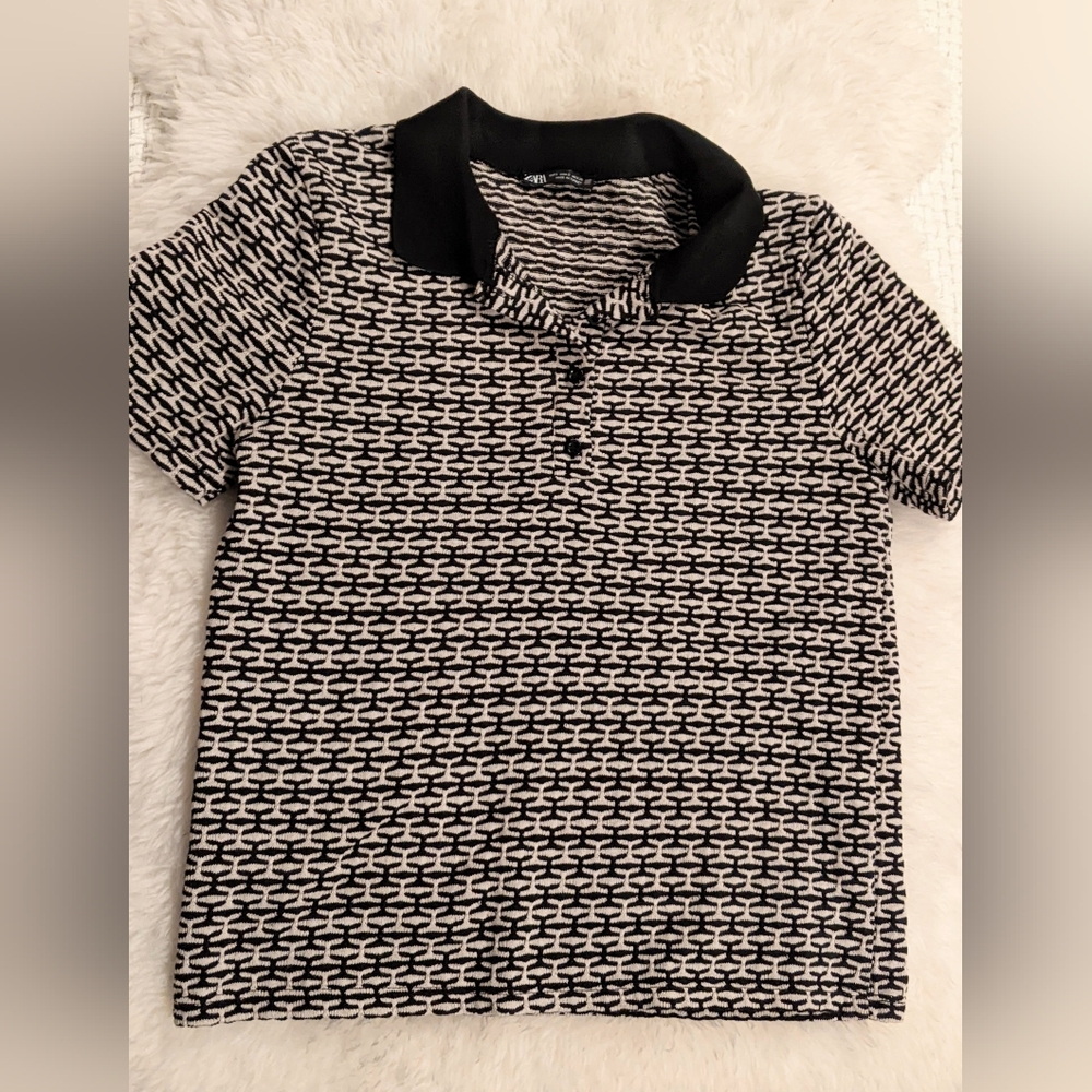 Zara Black and cream Knit Polo with Buttons and a Black Collar.